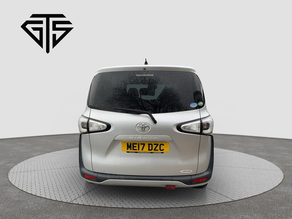 Toyota Sienta X V-package Silver #4