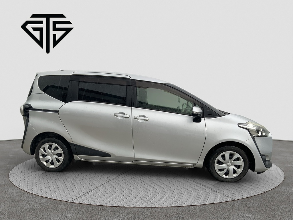 Toyota Sienta X V-package Silver #2