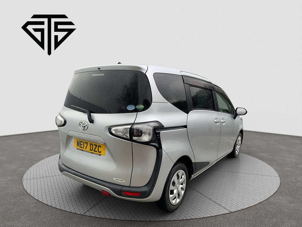 Toyota Sienta X V-package Silver #3