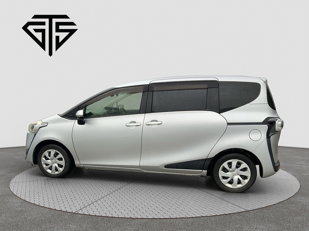 Toyota Sienta G Silver #7