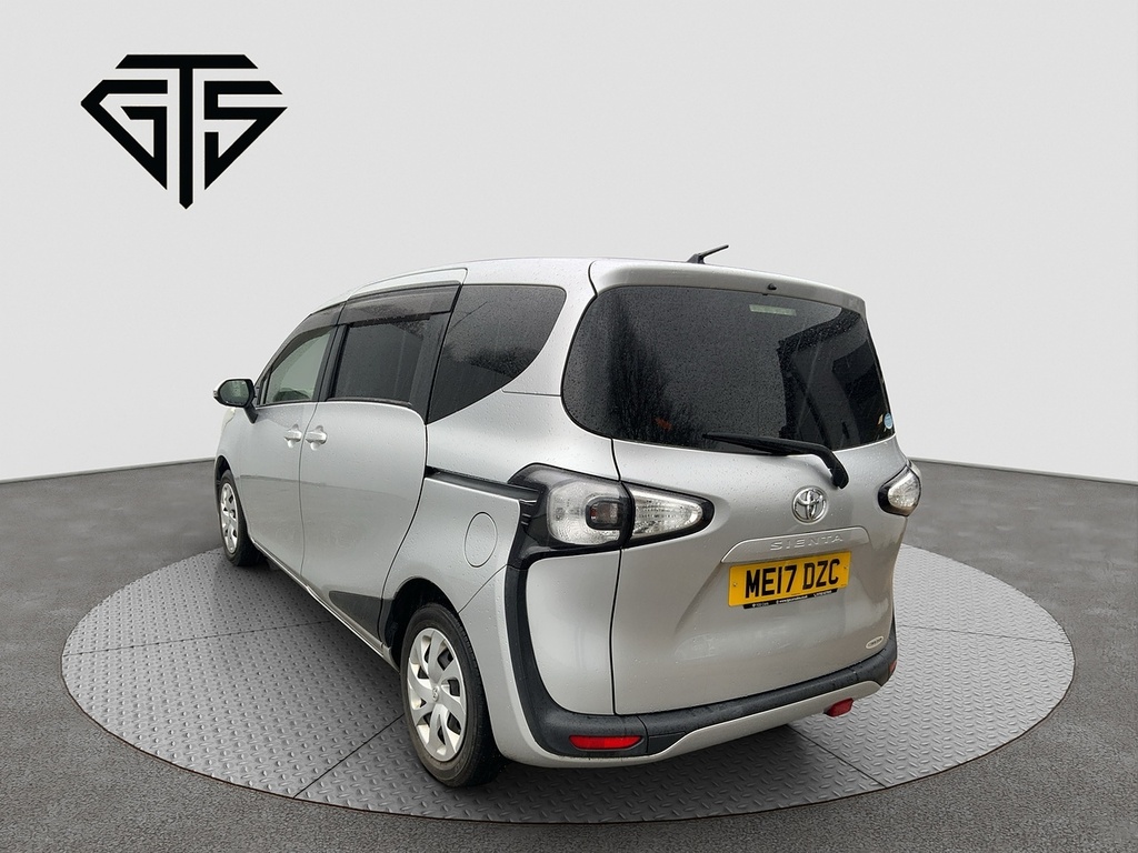 Toyota Sienta X V-package Silver #5