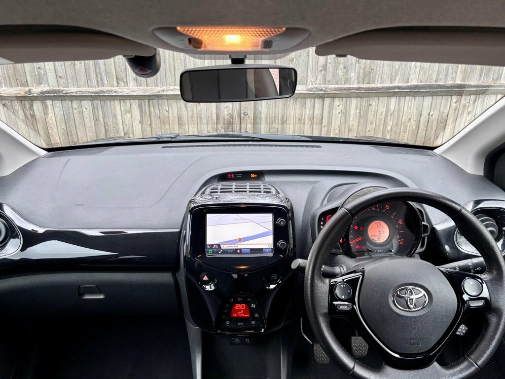 Toyota Aygo 1.0 Vvt-i X-clusiv3 Euro 6 KX18MLY Black #2