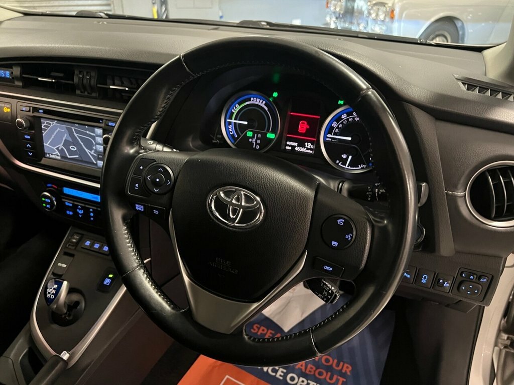 Toyota Auris Estate WV64HVZ Silver #6
