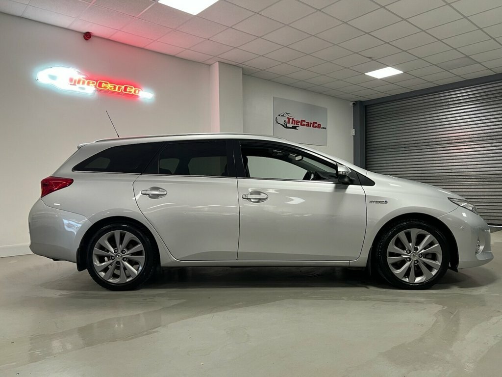 Toyota Auris Estate WV64HVZ Silver #2
