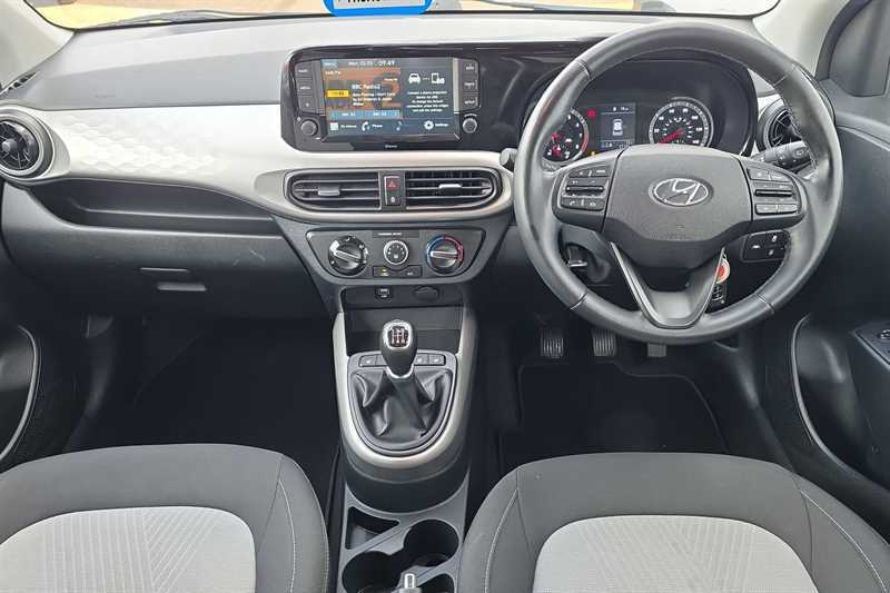 Hyundai I10 1.0 Premium Hatchback Euro 6 S KM69VNC White #2