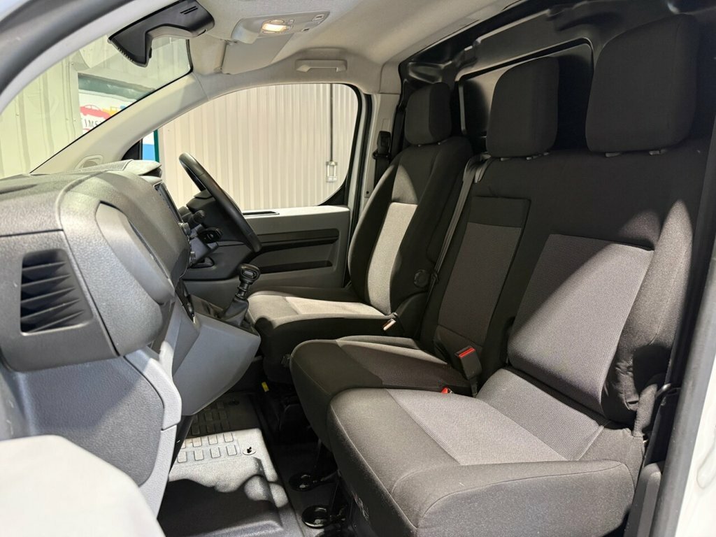 Vauxhall Vivaro 1.5L Sportive 6Dr DS72XVH White #5