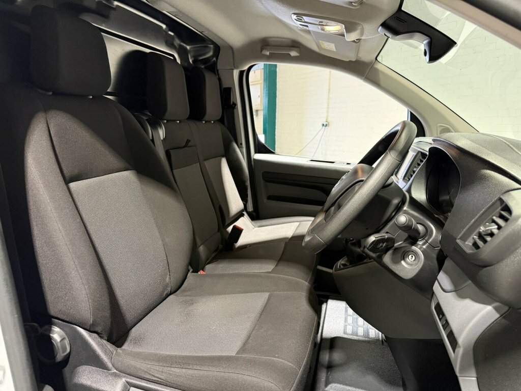 Vauxhall Vivaro 1.5L Sportive 6Dr DS72XVH White #6