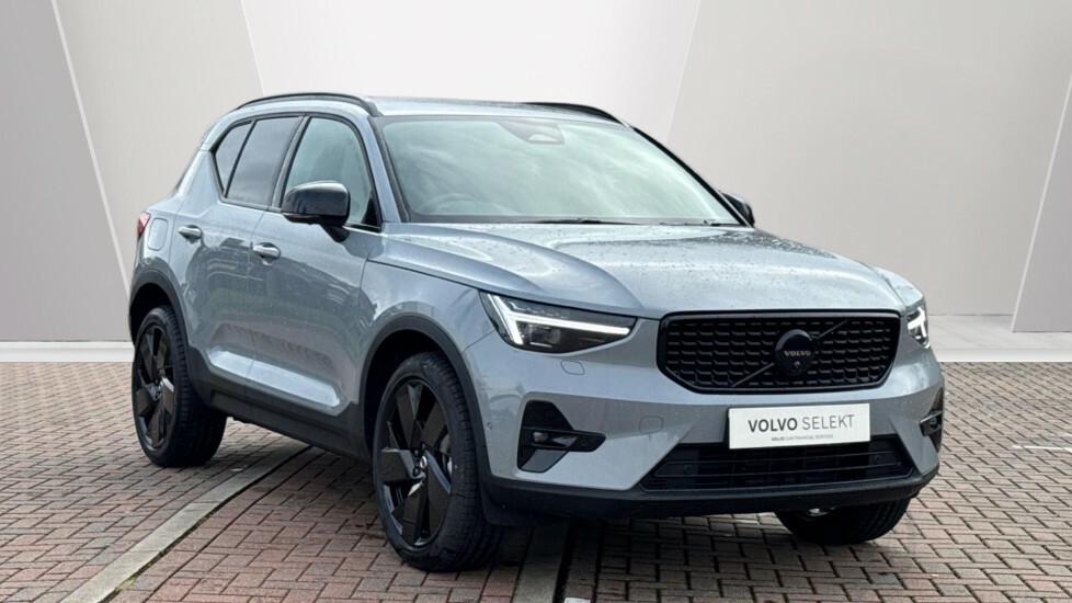 Volvo XC40 Black Edition Plus, B3 Mild Hybrid, Grey