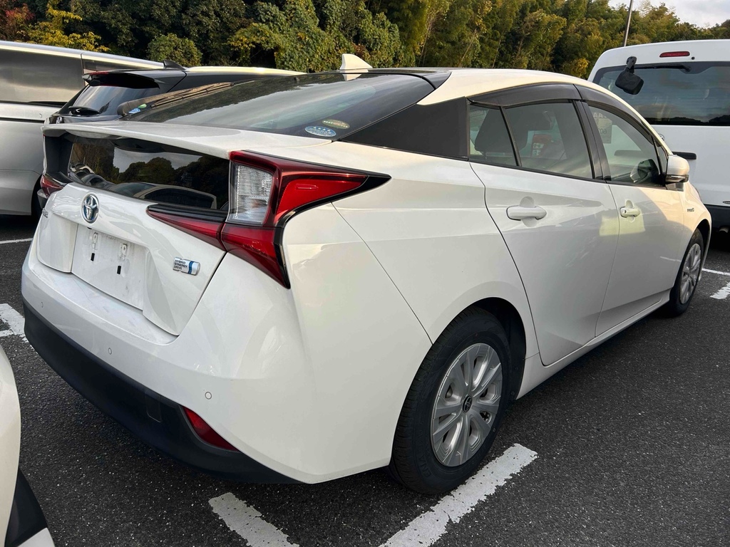 Toyota Prius 1.8 Hybrid 202020 5 Seats Ulez Free Fresh I White #2