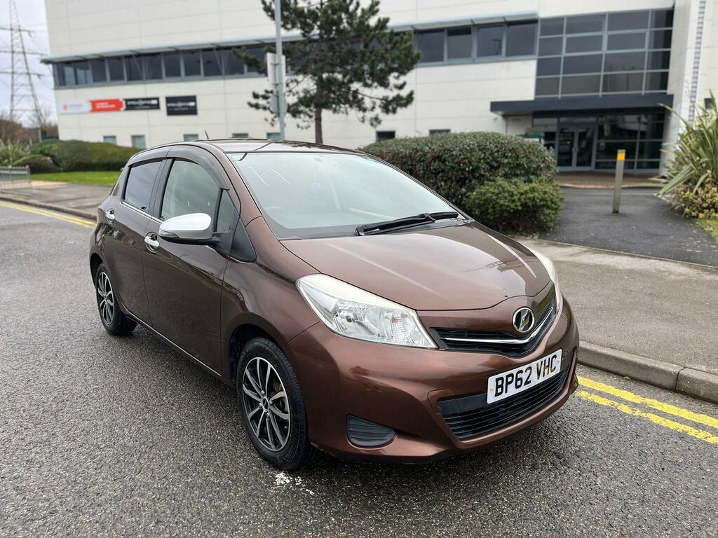 Toyota Yaris Vitz 1.3 Vvt-i Jawala Edition Brown