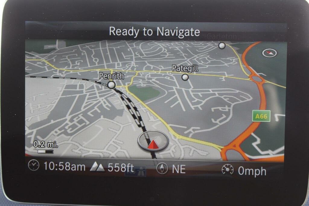 Mercedes-Benz GLA Class Suv YT68EPE Red #4
