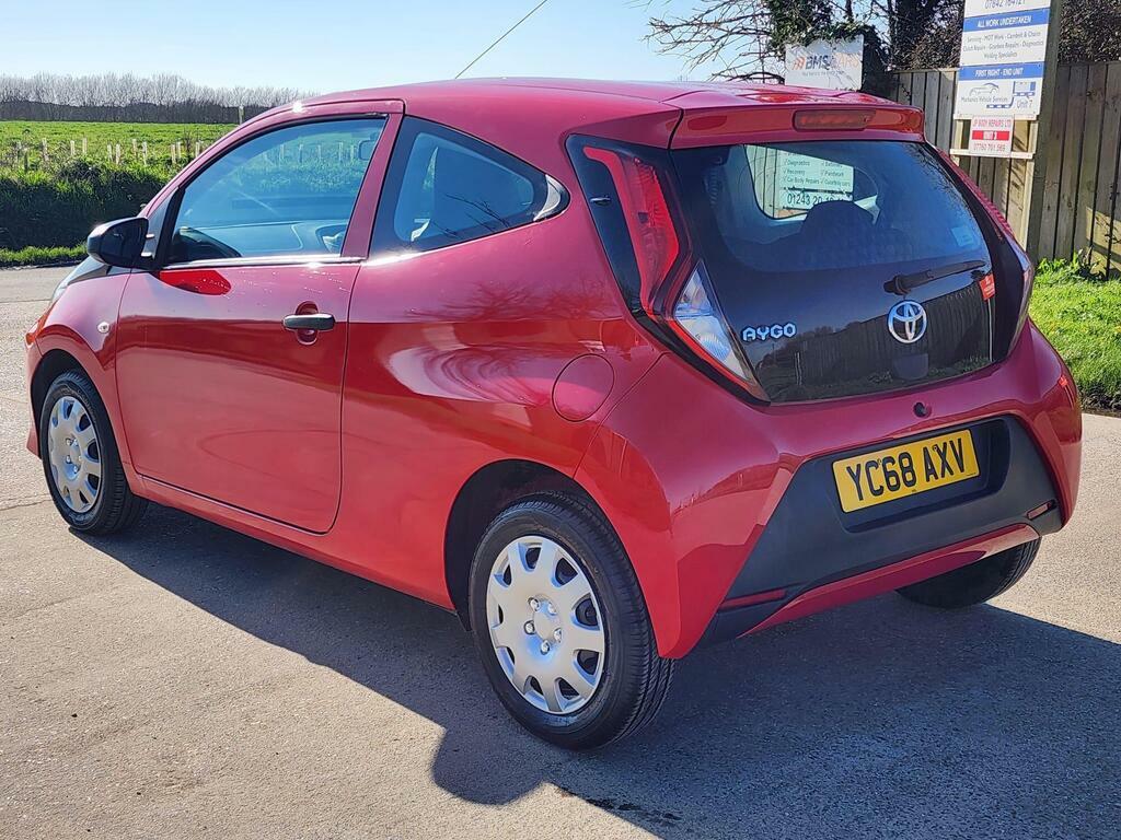 Toyota Aygo 1.0 Vvt-i X Euro 6 YC68AXV Red #4