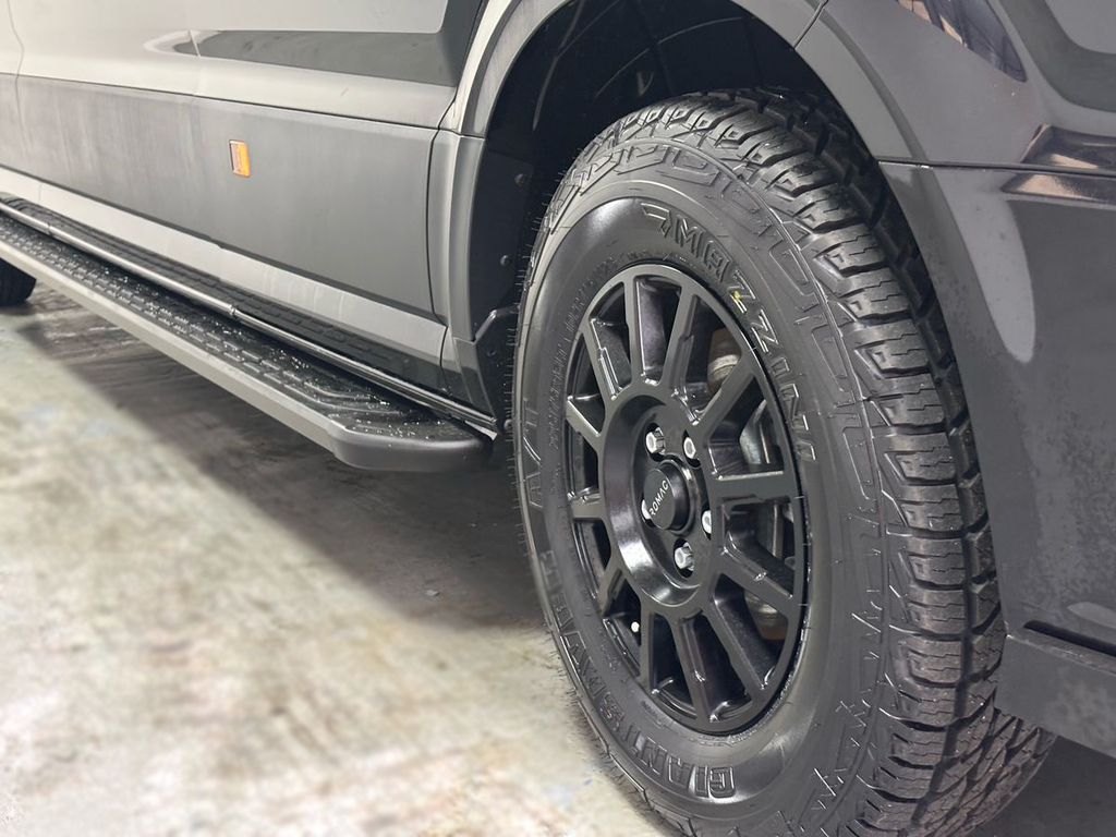 Volkswagen Crafter Cr35 Commerce Plus Lwb Hr 2.0 Tdi 140Ps CC75TTT Black #4