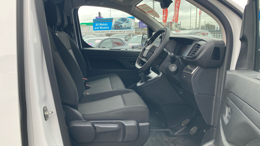 Vauxhall Vivaro Prime White #6