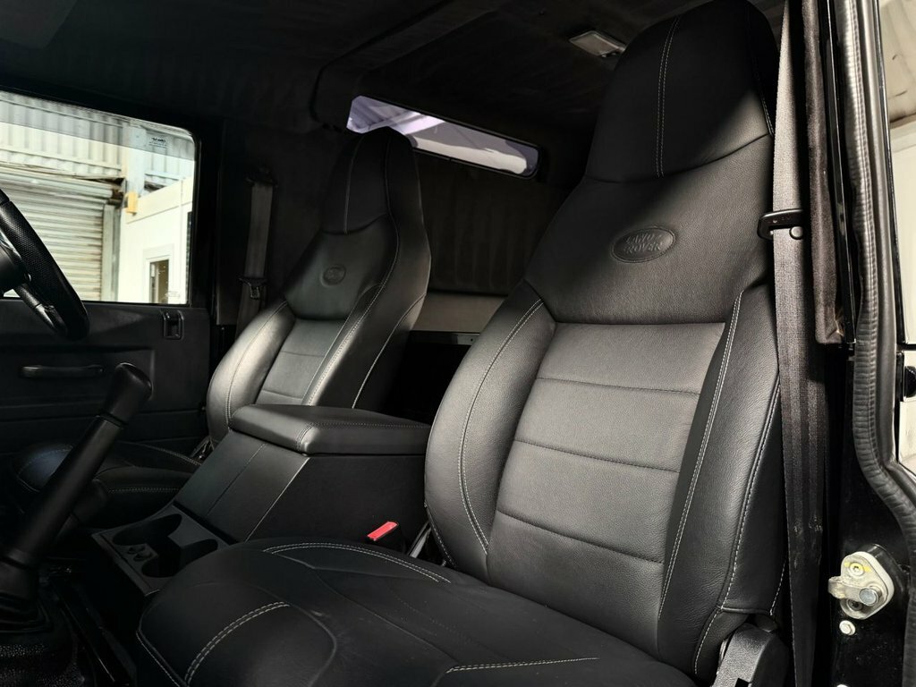 Land Rover Defender 2.4L Null Black #3