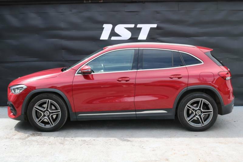 Mercedes-Benz GLA Class Gla 200D Amg Line Executive Red #3