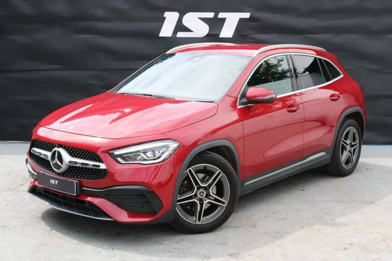 Mercedes-Benz GLA Class Gla 200D Amg Line Executive Red #2