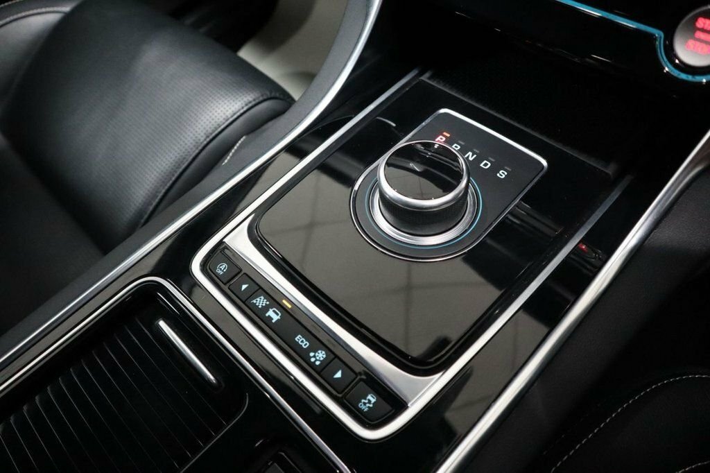 Jaguar XF Xf R-sport Awd White #17