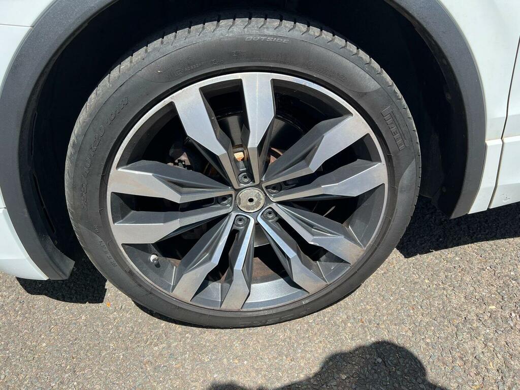 Volkswagen Tiguan R-line Grey #42