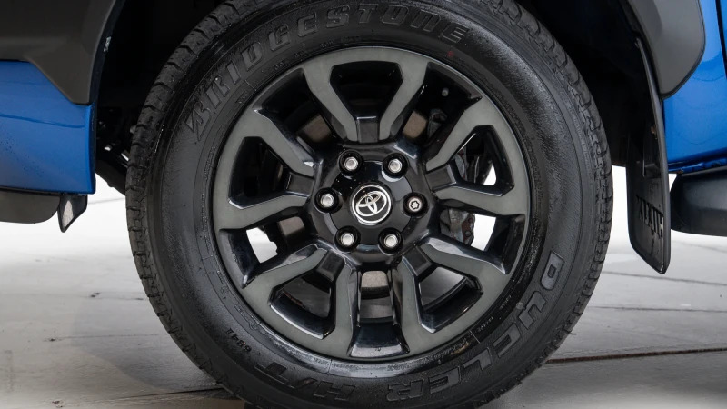 Toyota HILUX Invincible White #10