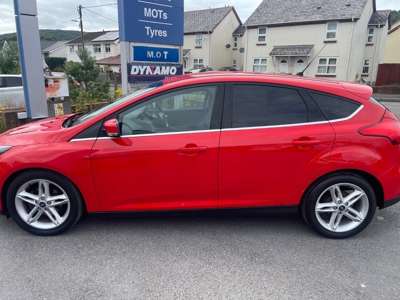 Ford Focus Zetec Red #4