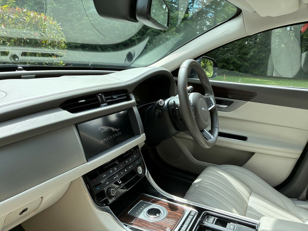 Jaguar XF 2.0D R Sport Saloon 180 Ps White #10