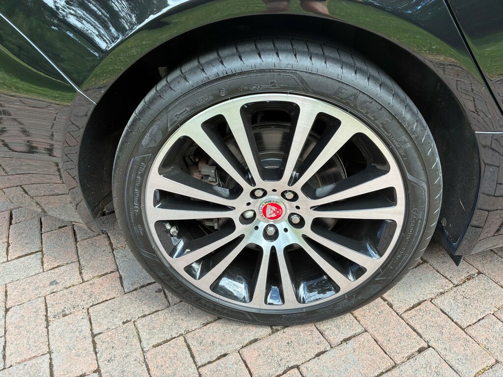 Jaguar XF 2.0D R Sport Saloon 180 Ps White #17