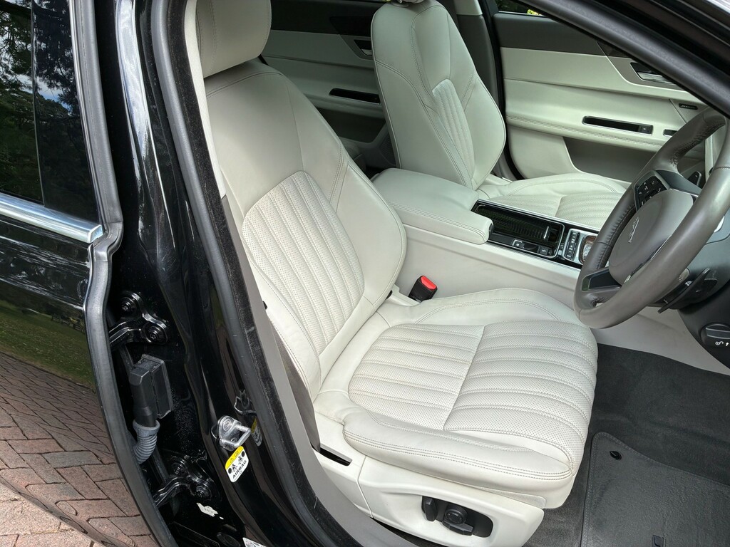 Jaguar XF 2.0D R Sport Saloon 180 Ps White #8