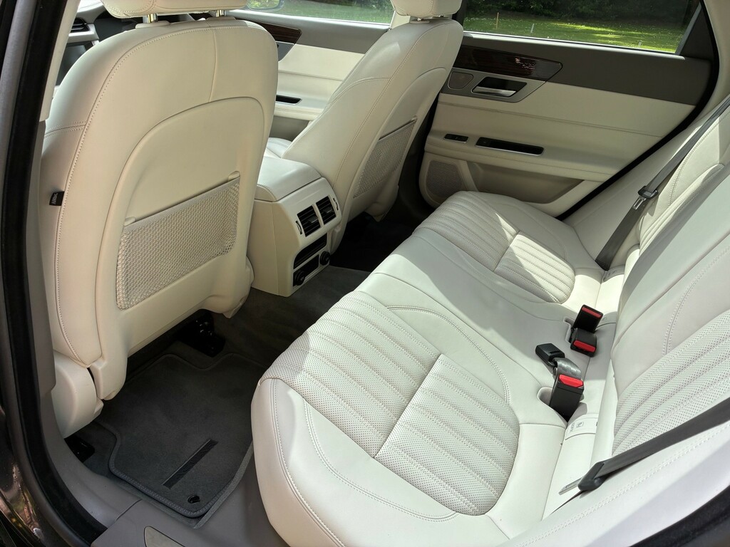 Jaguar XF 2.0D R Sport Saloon 180 Ps White #11
