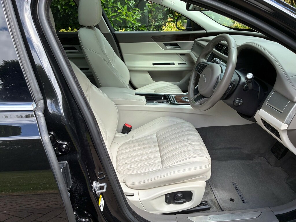 Jaguar XF 2.0D R Sport Saloon 180 Ps White #7