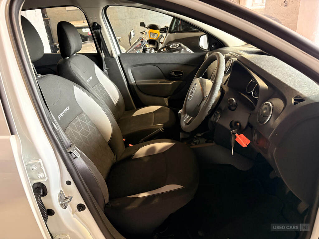 Dacia Sandero Stepway 1.5 Dci Ambiance White #2