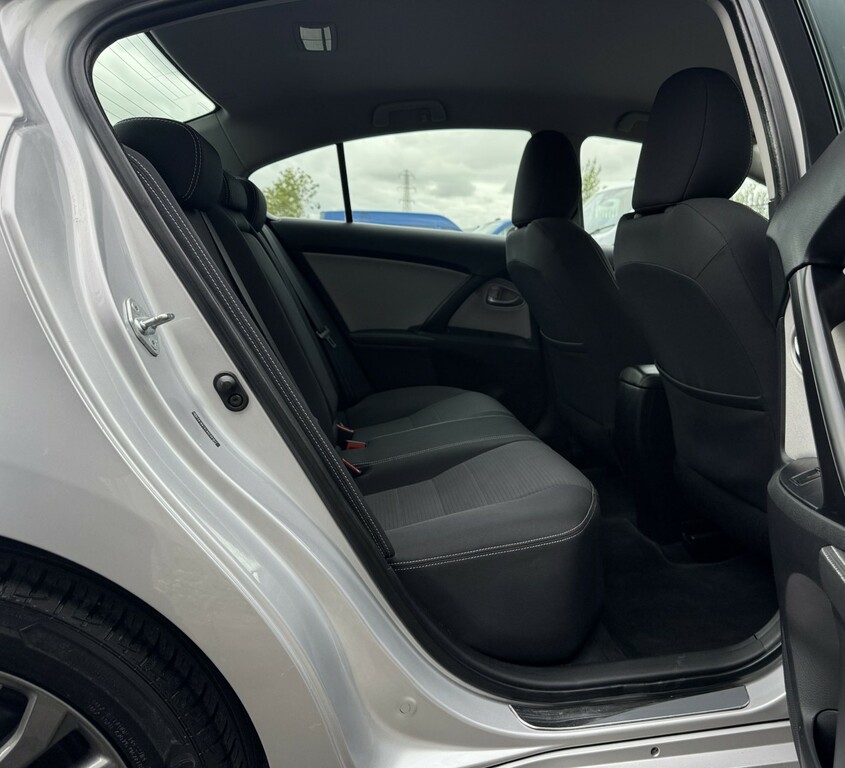 Toyota Avensis D-4d Excel 141 White #12