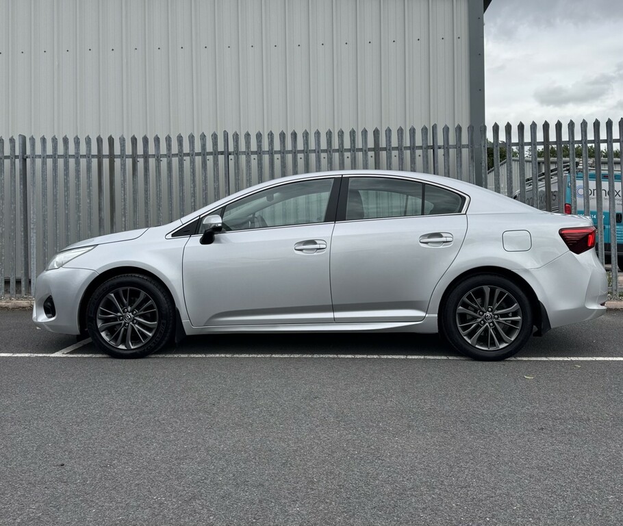Toyota Avensis D-4d Excel 141 White #8