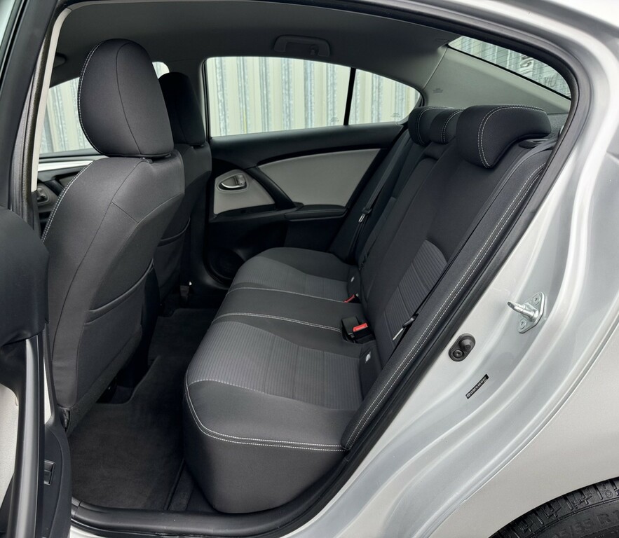Toyota Avensis D-4d Excel 141 White #11