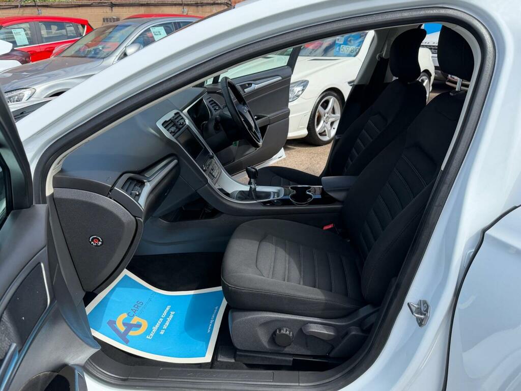 Ford Mondeo Hatchback 2.0 Tdci Zetec Euro 6 Ss 201767 YJ67LZM White #4