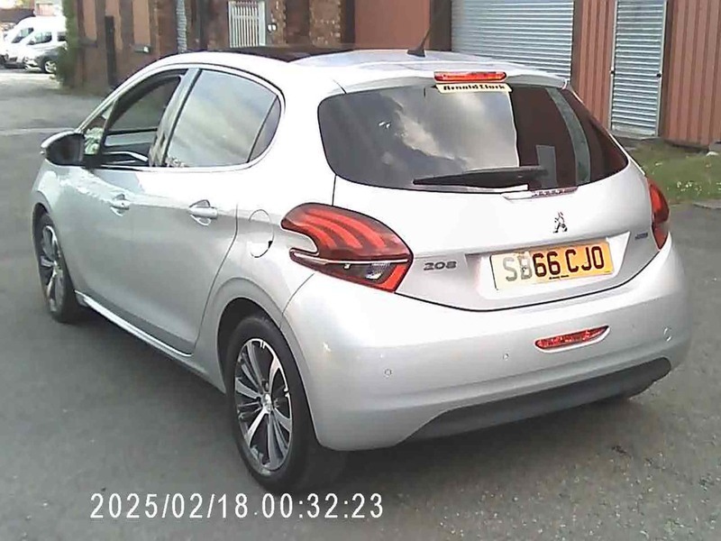 Peugeot 208 Allure Silver #4