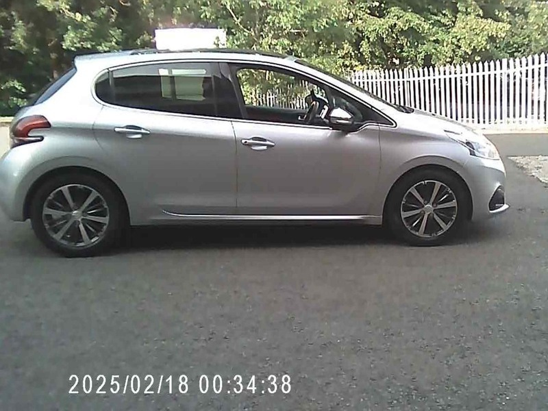 Peugeot 208 Allure Silver #3