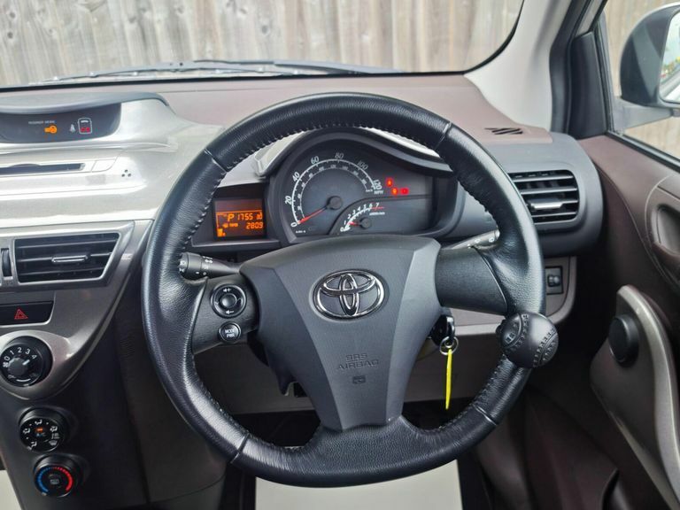 Toyota IQ Vvt-i Iq White #24