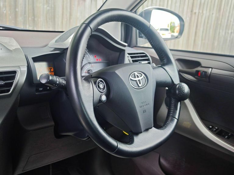 Toyota IQ Vvt-i Iq White #23
