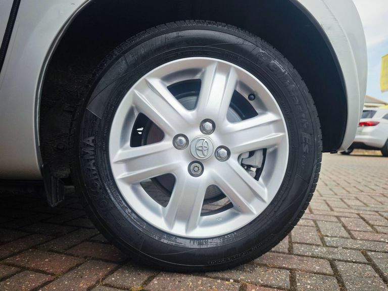 Toyota IQ Vvt-i Iq White #17