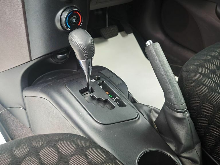 Toyota IQ Vvt-i Iq White #27