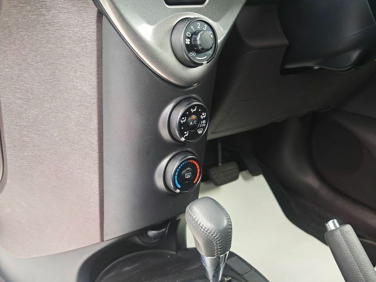 Toyota IQ Vvt-i Iq White #8