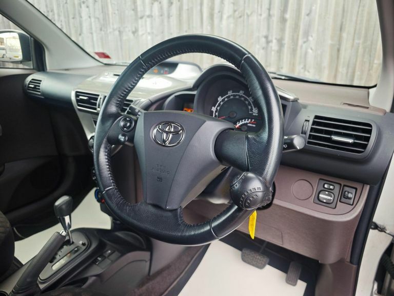 Toyota IQ Vvt-i Iq White #30