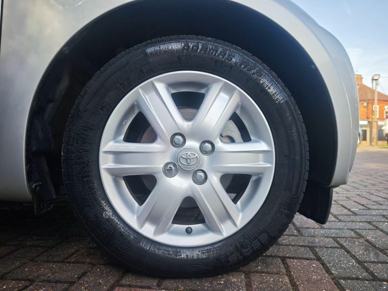 Toyota IQ Vvt-i Iq White #19