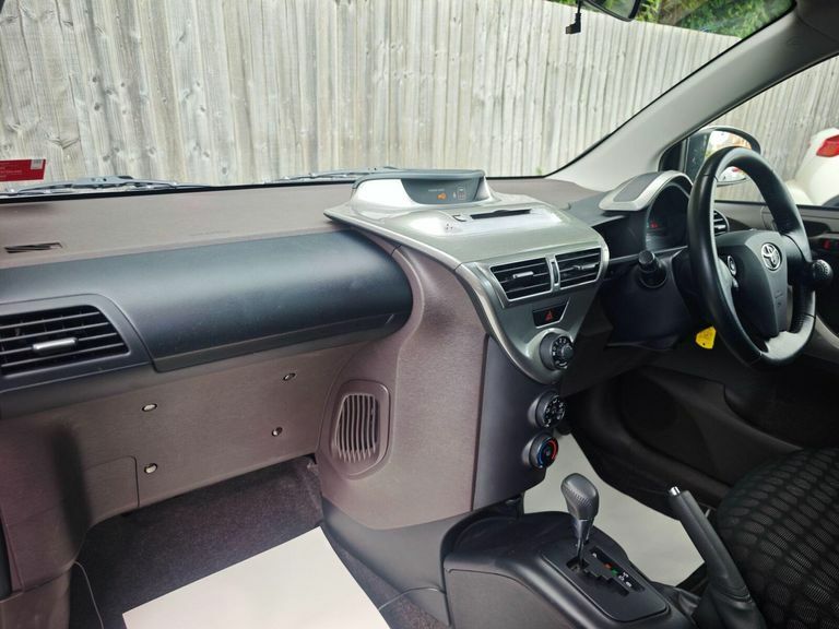 Toyota IQ Vvt-i Iq White #9