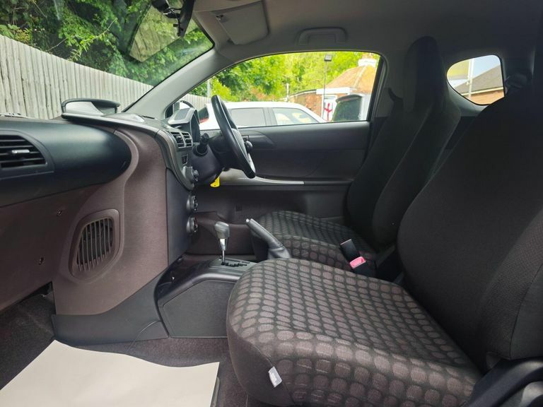 Toyota IQ Vvt-i Iq White #25