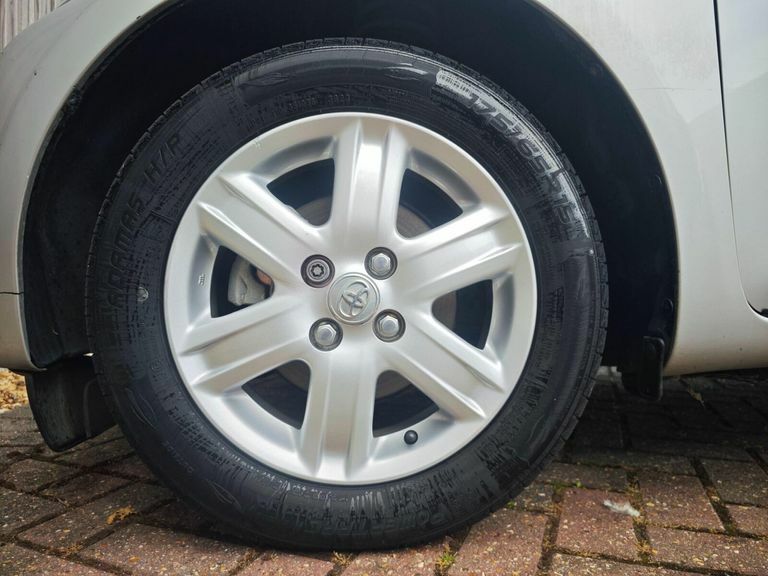 Toyota IQ Vvt-i Iq White #16
