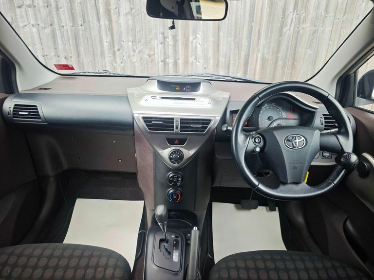 Toyota IQ Vvt-i Iq White #11