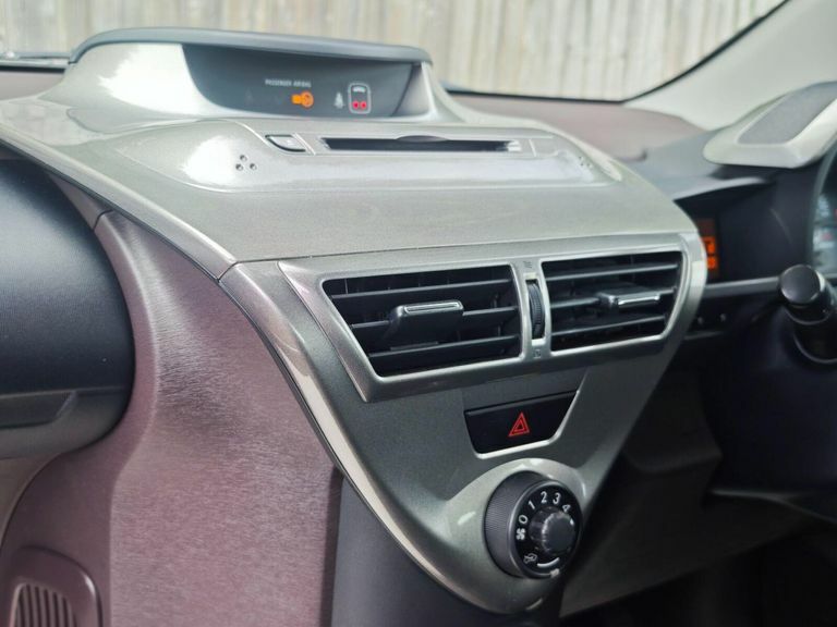 Toyota IQ Vvt-i Iq White #10