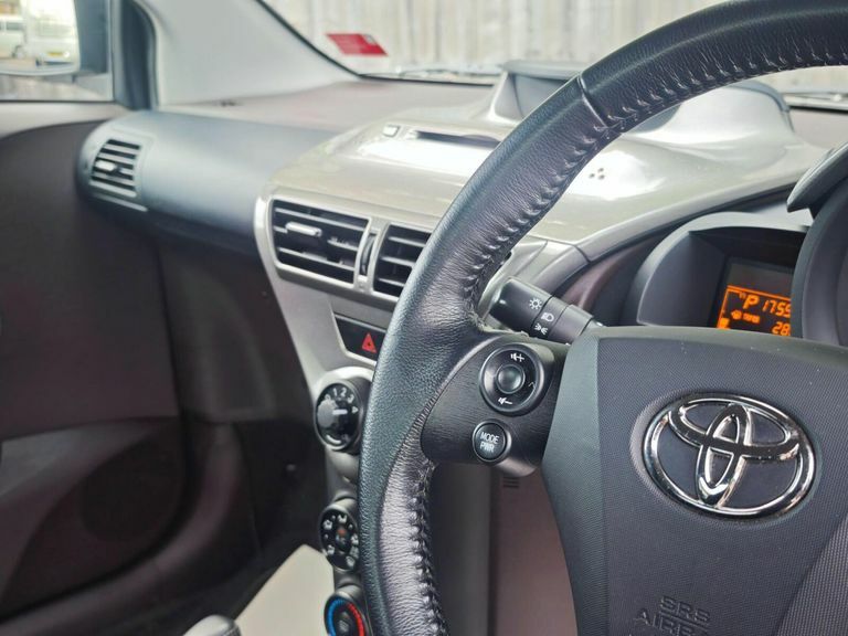 Toyota IQ Vvt-i Iq White #12